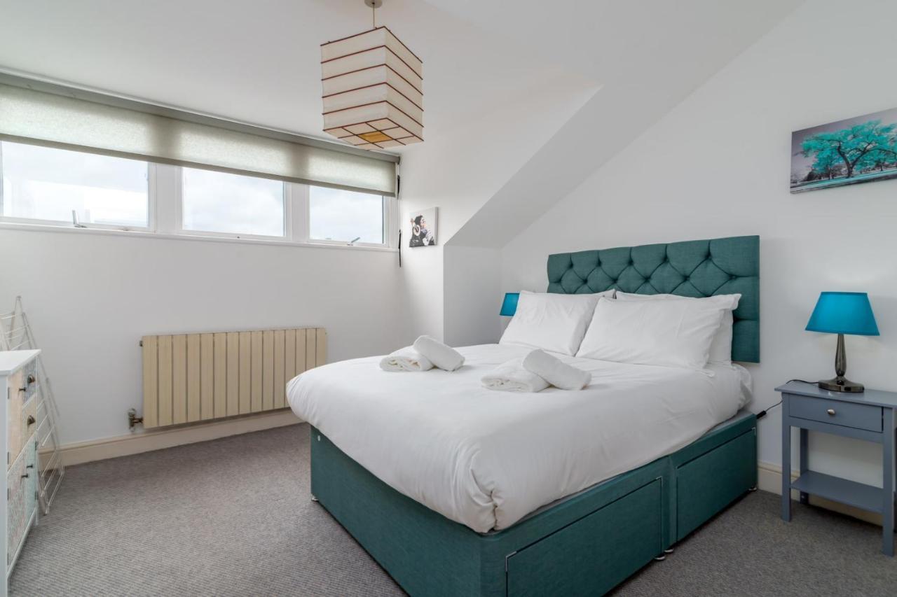 Guestready - Sunny Top Floor Flat With Views Londra Esterno foto